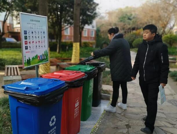 捐赠智能分类叼嘿视频在线观看箱帮助建设美丽村庄